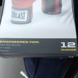 Everlast Other - NWT boxing gloves Everlast Other - NWT boxing gloves